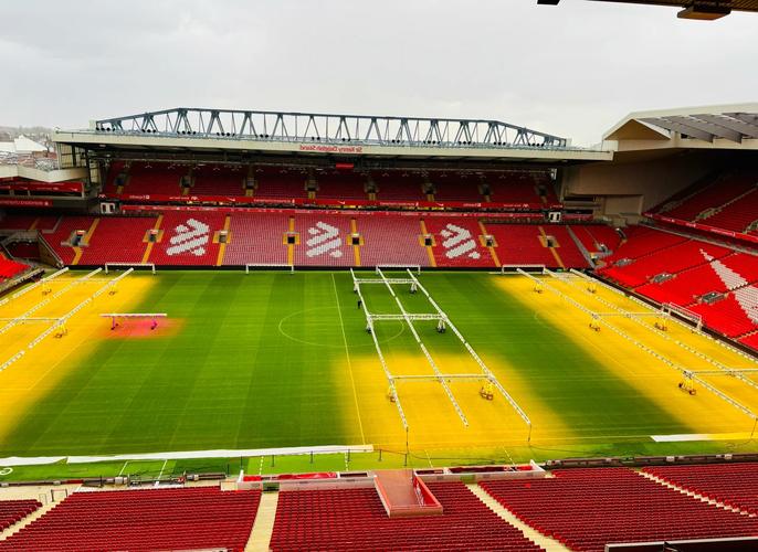 巴萨临时更换发布会人选，德容让位马丁内斯